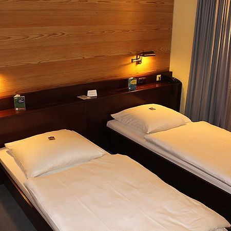 Hotel Alexander Koln Frechen Bagian luar foto