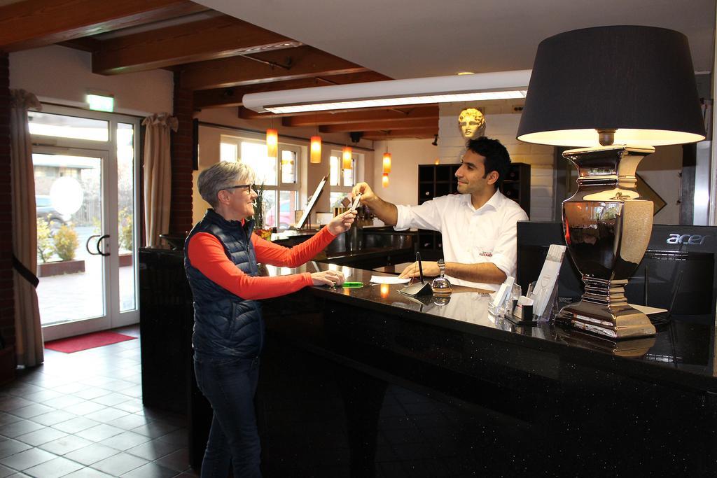 Hotel Alexander Koln Frechen Bagian luar foto
