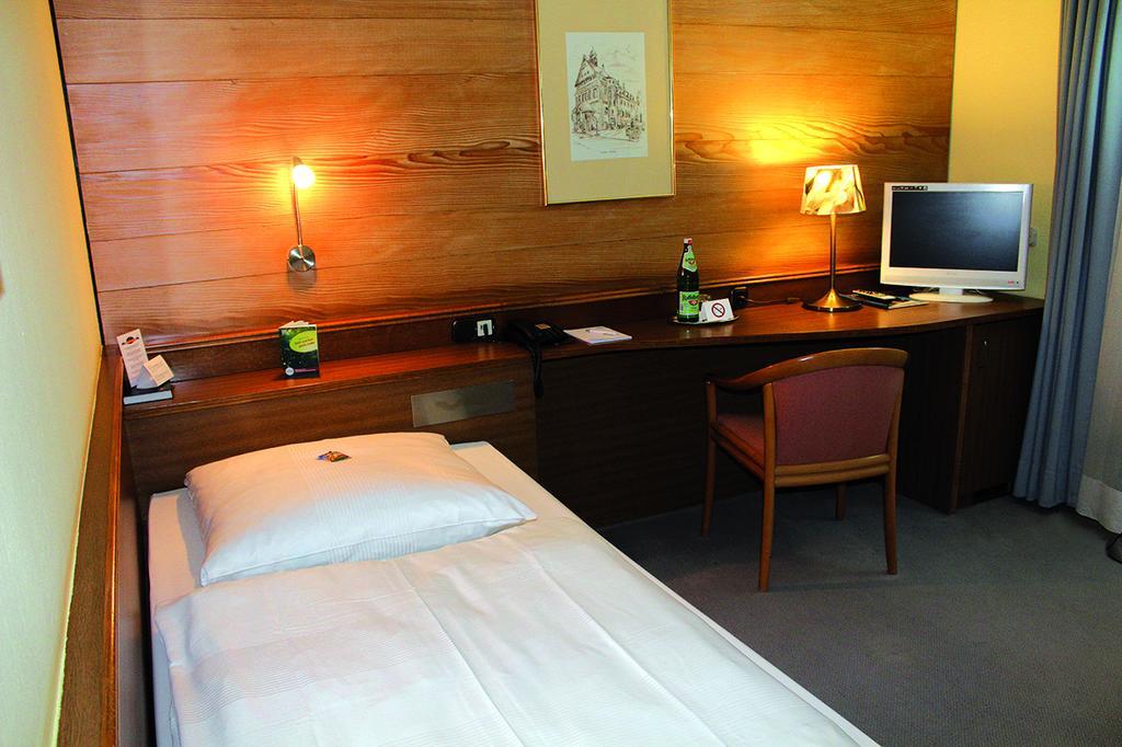 Hotel Alexander Koln Frechen Bagian luar foto